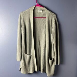 Old Navy Long Sleeve Grey Cardigan with Pockets size Medium